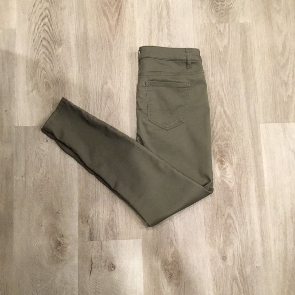 Lord & Taylor Design Lab Jeans, Size 29, Color Gray, Green